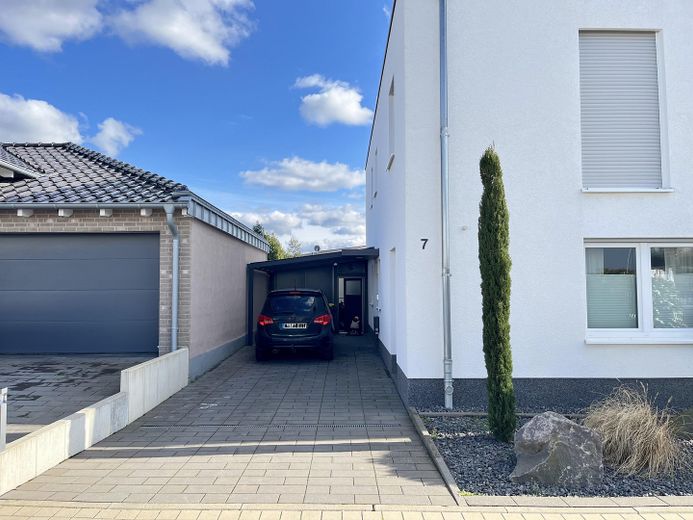 Hausfront+Einfahrt