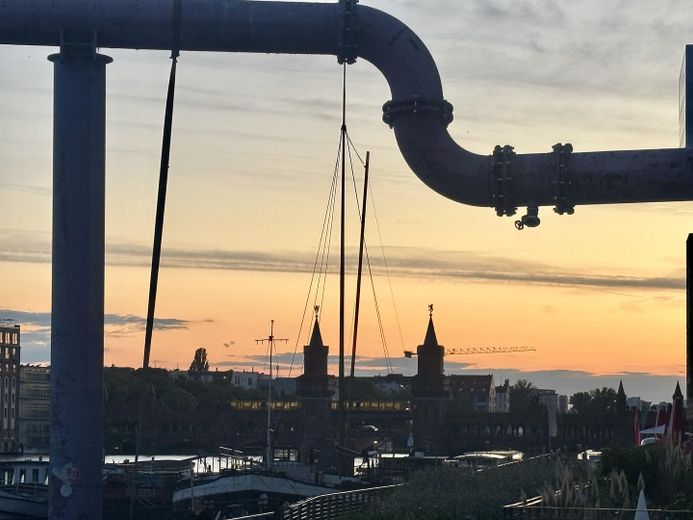 Ambiance penthouse avec vue sur la Spree - appartement lumineux de 4,5 pièces à Friedrichshain – Umgebung Oberbaumbrücke