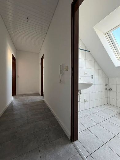شقة من غرفة واحدة مع مطبخ مجهز في Nürnberg – متاحة للسكن فورًا – Flur