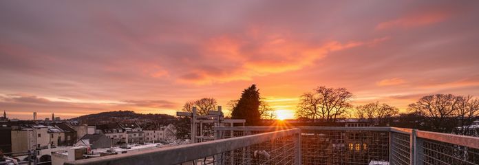 Nach Sanierung | 2 Zi. | neue EBK | Aufzug | Dachbalkone – Ausblick aus Dachbalkon VELUX