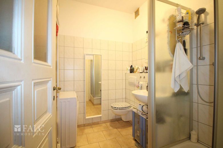 Zentrale Lage, sichere Mieteinnahmen - Gepflegte Wohnung als Investment – Bad