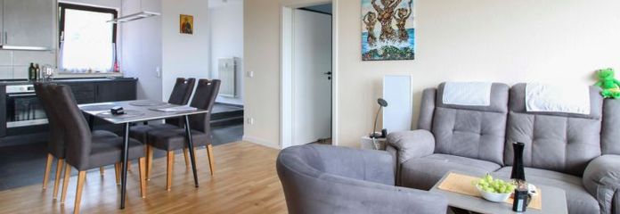 Modernisierte 2-Zimmer-Wohnung mit Einbauküche, Stellplatz und Keller