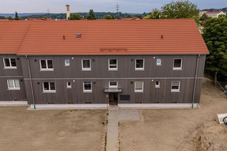 Schwandorf-Ettmannsdorf’ta balkonlu, yeni yenilenmiş 3 odalı daire – Haus Eingangsseite