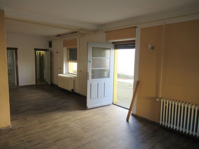 2 Häuser auf einem Grundstück Zentrum EFH Gewerbe 5 Garagen Halle privat – EG Vorderhaus