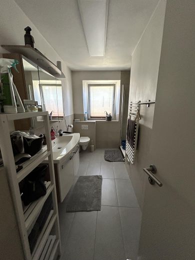 Großzügige 3-Zimmer-Wohnung mit Balkon – zentral in Lauingen – Bad