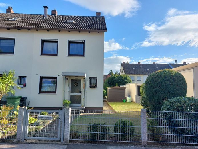 END-TERRACE HOUSE in a sought-after quiet residential area in Schwabach -SOUTH – Foto 4