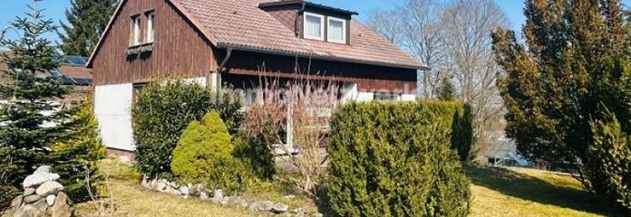 *Charming family home with potential – balcony, terrace and garden in a quiet location*
