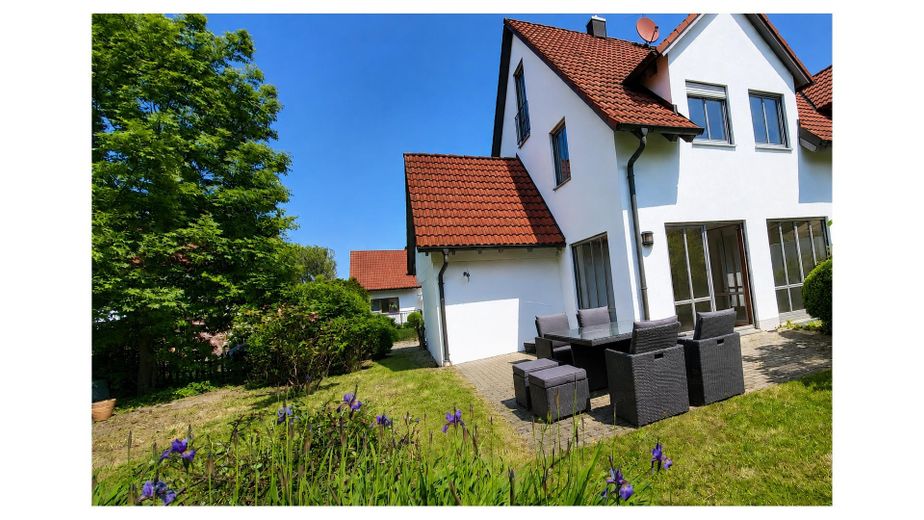 Casa bifamiliare per famiglie con giardino da sogno - asilo fino alla scuola primaria raggiungibili a piedi, 5 min. all'A8, 40 min. a Monaco – SW Ansicht
