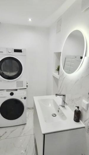 Sofort frei oder tolle Kapitalanlage: Helle Wohnung in zentraler Lage – Bad