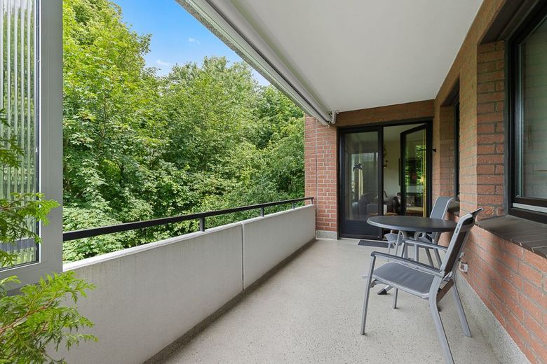 !WARTELISTE!:Helle 4-Zimmer-Wohnung mit Parkblick, Aufzug und Tiefgaragenstellplatz in Alt-Rahlstedt – Balkon rechts