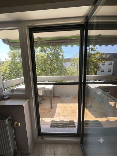 Attraktive 3-Zimmer-Wohnung in Ruhiger Parklage – Mannheim-Käfertal – Zugang Loggia Insektenschutz