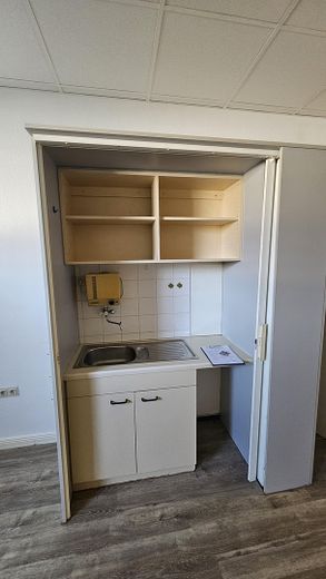 Helle Ladenfläche / Büro mit Schaufenster · 65 m² · direkt am Bahnhof Bad Bevensen · provisionsfrei – Küchenzeile im 2.Zimmer