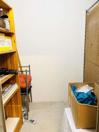 Erbpacht! Von Privat! Ohne Provision! Möbliertes Apartment m. Balkon inkl. TG-Platz, ab sofort – Kellerraum m. Regal