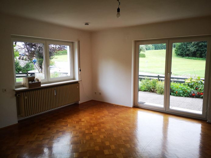 Appartamento al piano terra con 3 stanze in affitto a Surberg – Wohnzimmer
