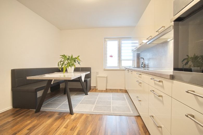 Helle, renovierte und neu möblierte Wohnung in attraktiver Citylage, PKW-Stellplatz möglich – 769bb78645c2ac0901d74c73558b97446dfba55c.jpg