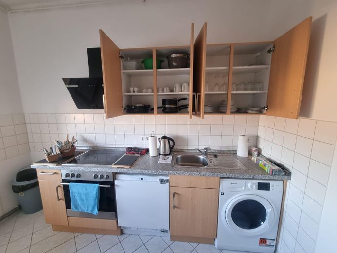 Helle, geräumige, möblierte Wohnung mit Balkon in zentraler Lage nahe U Alt-Mariendorf – Küche