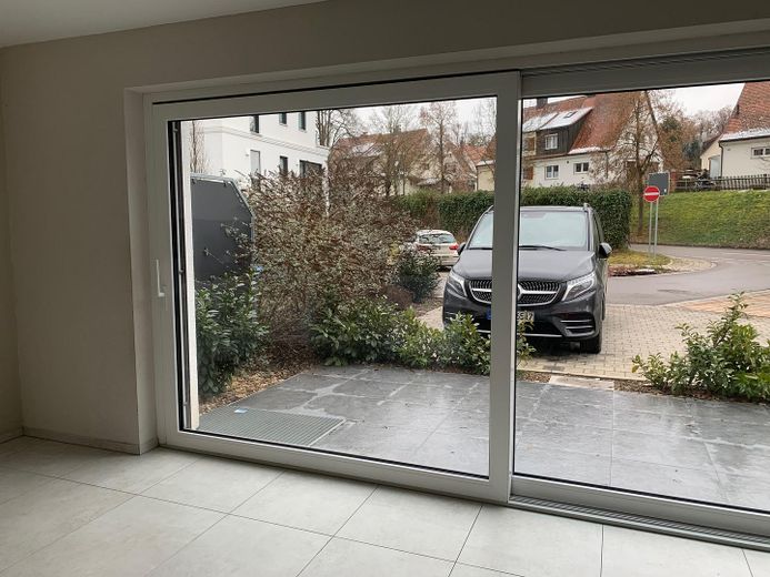 großes Fenster zur Terrasse