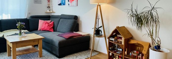 München-Aubing: Neuwertige familienfreundliche 4-Zimmer-Wohnung mit Blick ins Grüne / S-Bahn-Nähe – Wohnen / Essen