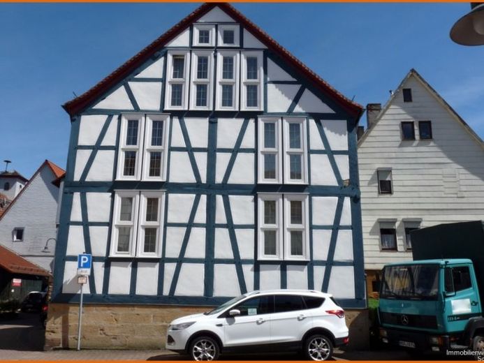 Wohnen und Arbeiten unter einem Dach! Wohn- u. Geschäftshaus in zentraler Lage von Salmünster – Foto 1