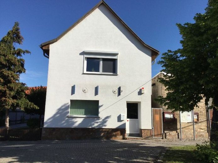 Voll vermietetes Wohn- und Geschäftshaus mit Garagen und Ausbaupotenzial in Klepzig – फोटो 1