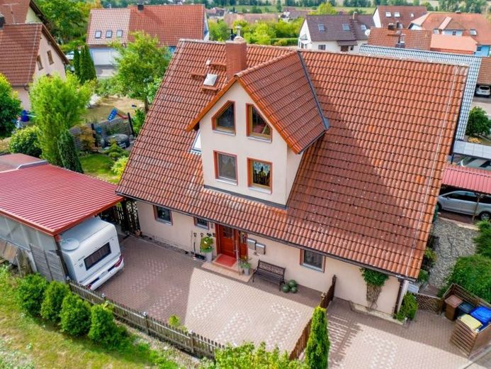 Viel Platz zum Leben: Flexibles Zweifamilienhaus mit optionaler Einliegerwohnung – Foto 1