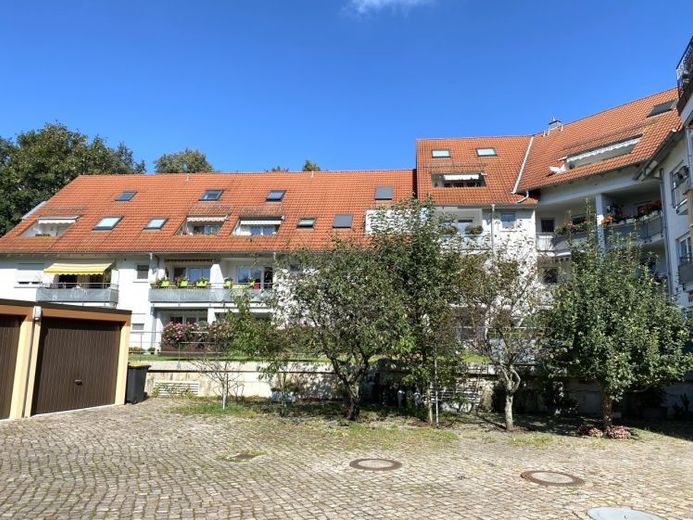 Großzügige 3,5-Zimmer-Maisonettewohnung mit Loggia, TG-Stpl. und 2 Stpl. in Zwickau! – Foto 1