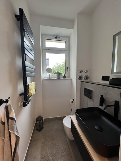 Lussuoso appartamento di 4 locali risanato con cucina componibile unica sul Kaßberg – Gäste WC I