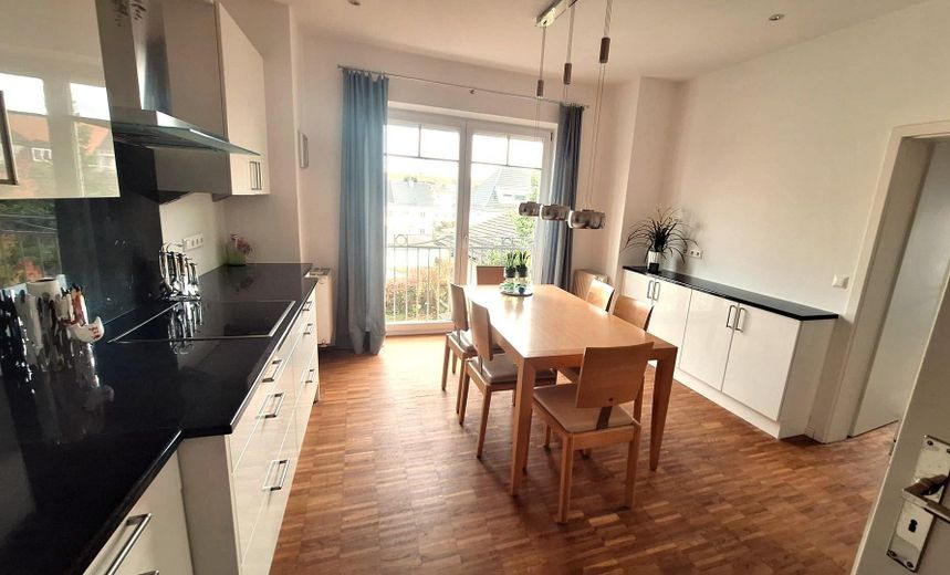 Großzügige 2-Zimmer-Wohnung, hochwertige Einbauküche, Innenstadt, Südbalkon – Küche