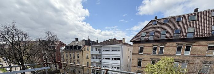 شقة من 4 غرف مجددة بالكامل حديثًا مع مطبخ مجهز وشرفة في شتوتغارت-باد كانشتات – Balkon