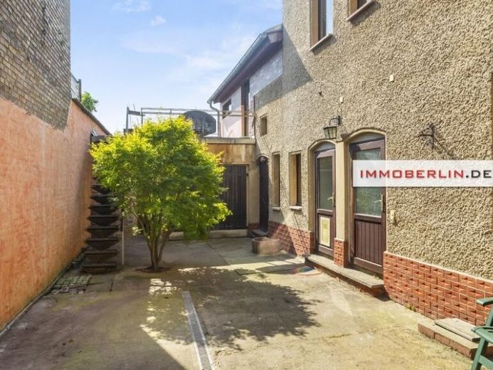 IMMOBERLIN.DE - Güneybatı teraslı, iç avlulu ve garajlı karakterli tek/iki ailelik ev – Fotoğraf 1