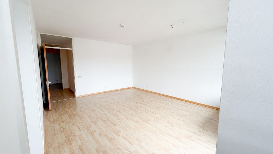 Vita assistita con terrazza sul tetto: vista panoramica sulla Stadtwald, pronta per essere abitata e senza provvigione – Wohnzimmer, ca. 20 m²