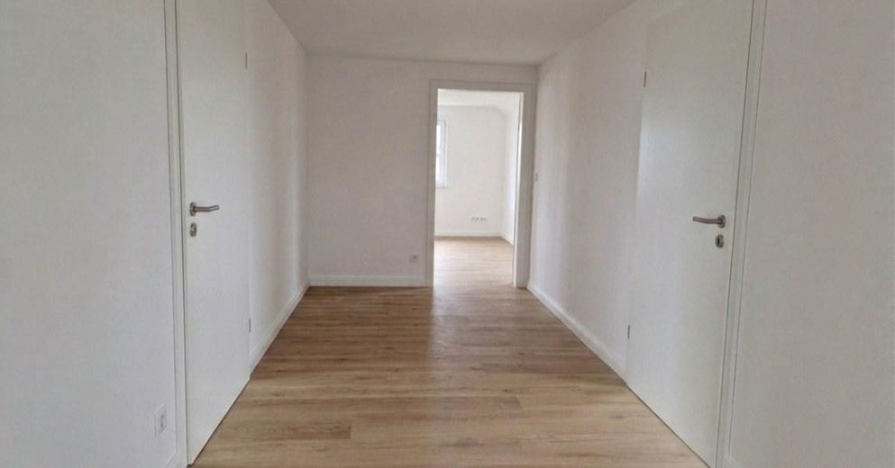 NEU - Saniertes Einfamilienhaus mit sehr viel Platz, Südgarten – Flur OG