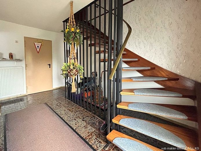 Ruhig gelegenes Einfamilienhaus mit Einliegerwohnung und großem Grundstück in Oberkotzau – VUB0002472-3