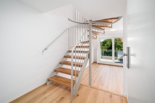 RARITÀ AL LEHEL | Maisonette modernizzata con vista sul verde e posto auto in garage sotterraneo – senza provvigione