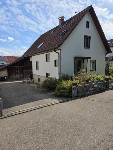 Freistehendes Einfamilienhaus mit Ökonomiegebäude in Rheinfelden-Nollingen – Foto 1