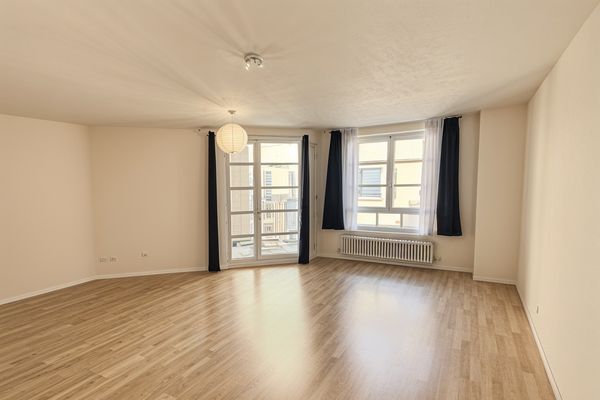 Provisionsfrei: Helle 2-Zi.-Wohnung mit Balkon in der Reutlinger Altstadt – neues Bad, Fernwärme
