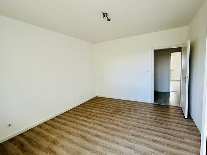 Attraktive, lichtdurchflutete 2,5-Zimmer-Wohnung mit Balkon – Schlafzimmer