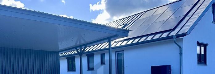 FAMILIENHAUS IM GRÜNEN MIT GARTEN & PV