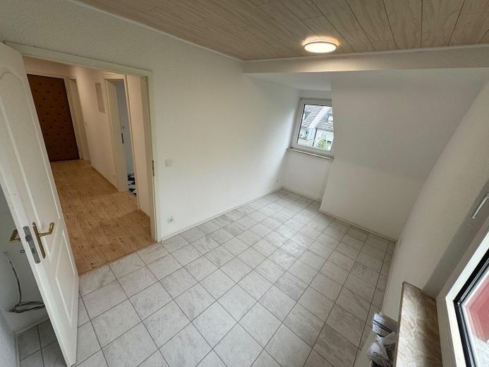 Attraente appartamento di 3 locali appena ristrutturato in un condominio ben tenuto – Kinder-, Arbeitszimmer