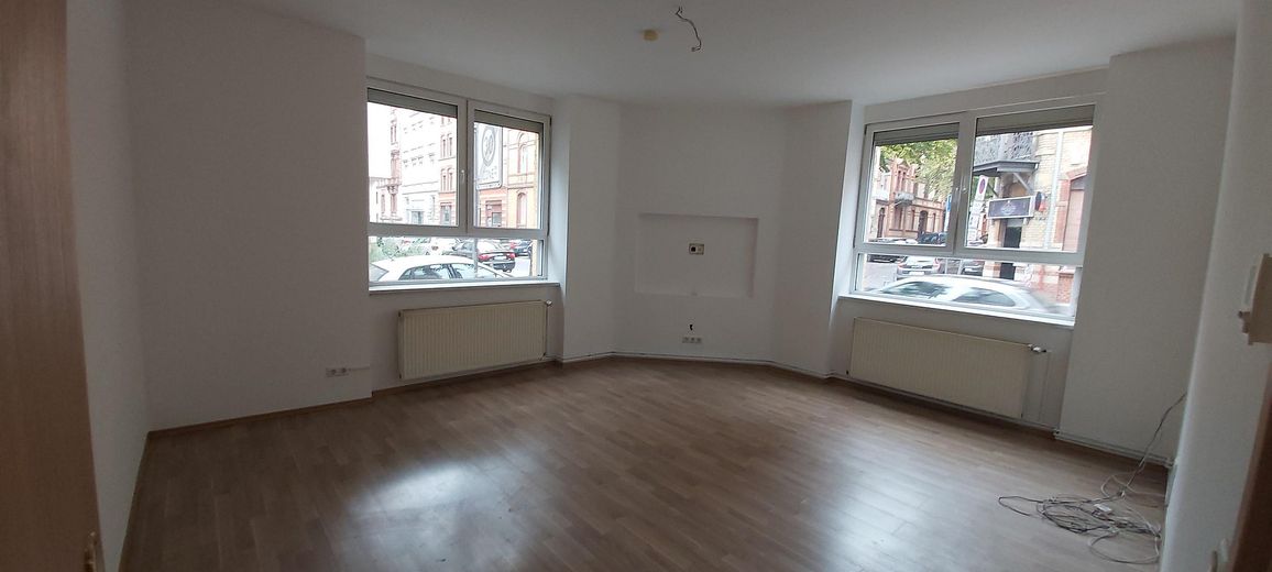 Zimmer 3 Blick zu den Fenstern