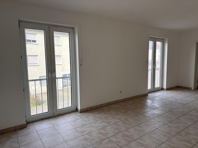 Appartamento di 2 locali in posizione tranquilla a Lev. Rheindorf – Wohn-Essbereich
