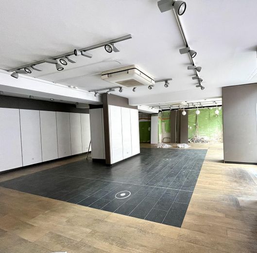 De particular: planta baja de 22m2 en una ubicación privilegiada junto al Isartor, de gran afluencia. Venta/ hostelería parcial – Foto 6