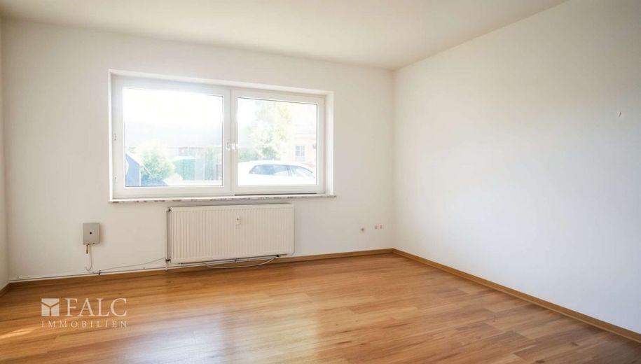 Vermietetes 2-Parteienhaus in schöner Lage – Schlafzimmer EG - (KI generiert)