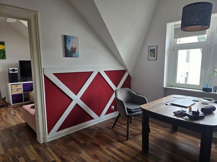 wunderschöne Altbau DG Wohnung voll möbliert! – फोटो 13