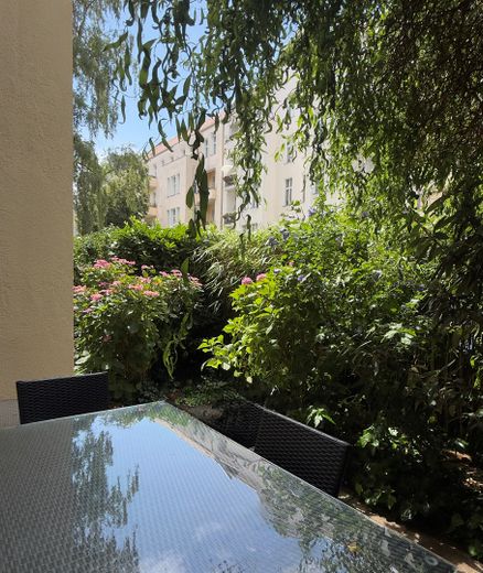 AMPIO APPARTAMENTO IN EDIFICIO D’EPOCA CON TERRAZZA PRIVATA E ACCESSO AL GIARDINO – Terrasse