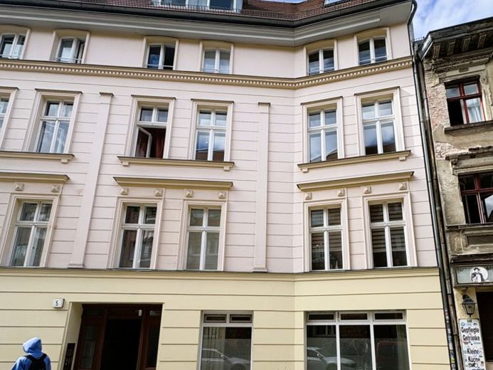 Unità commerciale storica con utilizzo flessibile – locazione turistica, ufficio o studio nel cuore di Charlottenburg – Foto 1
