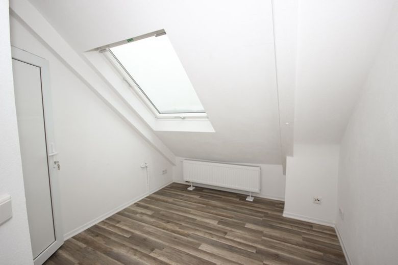 Inversión de capital: 5 habitaciones + plaza de aparcamiento, 8,5 % de rentabilidad bruta, potencial de ampliación del ático – Foto 12