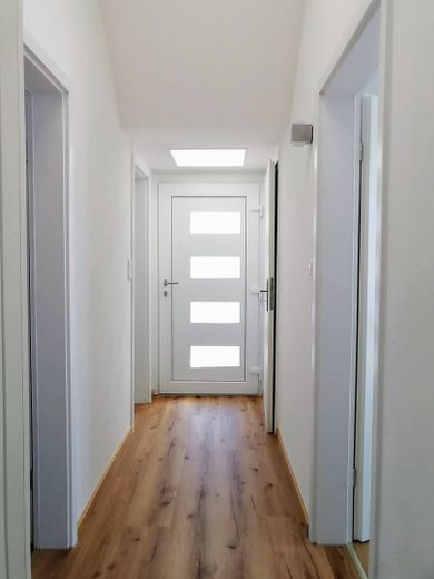 Modernized semi-detached house with view of the Schlei No commission from private seller ... living like on vacation! – Flur / Hauseingang Ost