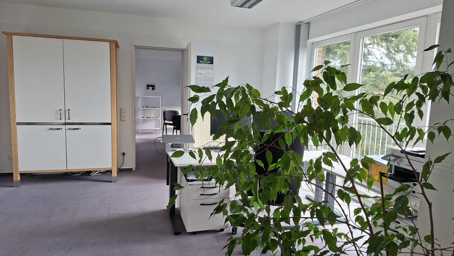 2 otopark yeri dahil aydınlık ofis/muayene birimi – Foto 9
