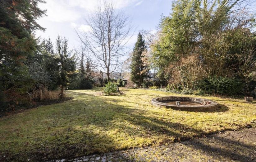 Villa histórica con vistas al Rin, edificio anexo y garaje – Garten